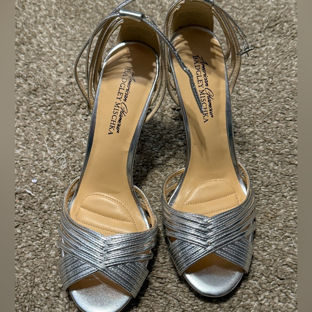 Badgley Mischka American Glamour 8 SILVER heels sandals with ankle strap EUC